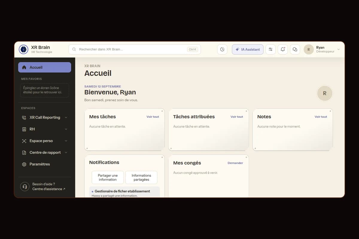 Espace de travail XR Brain : tâches, notes, notifications et congés réunis sur un même écran.